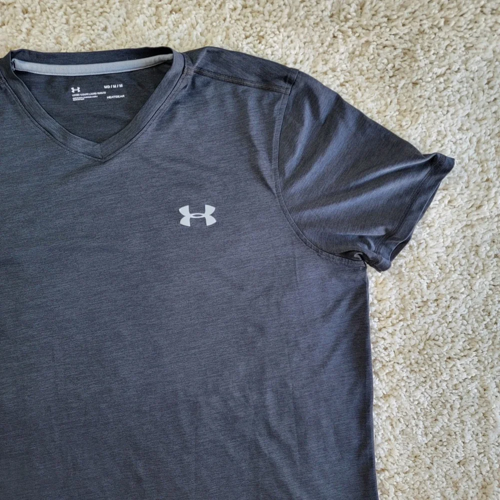 Under Armour Mens V-Neck T-Shirt HeatGear Gray Loose Fit Size Medium - Picture 4 of 9